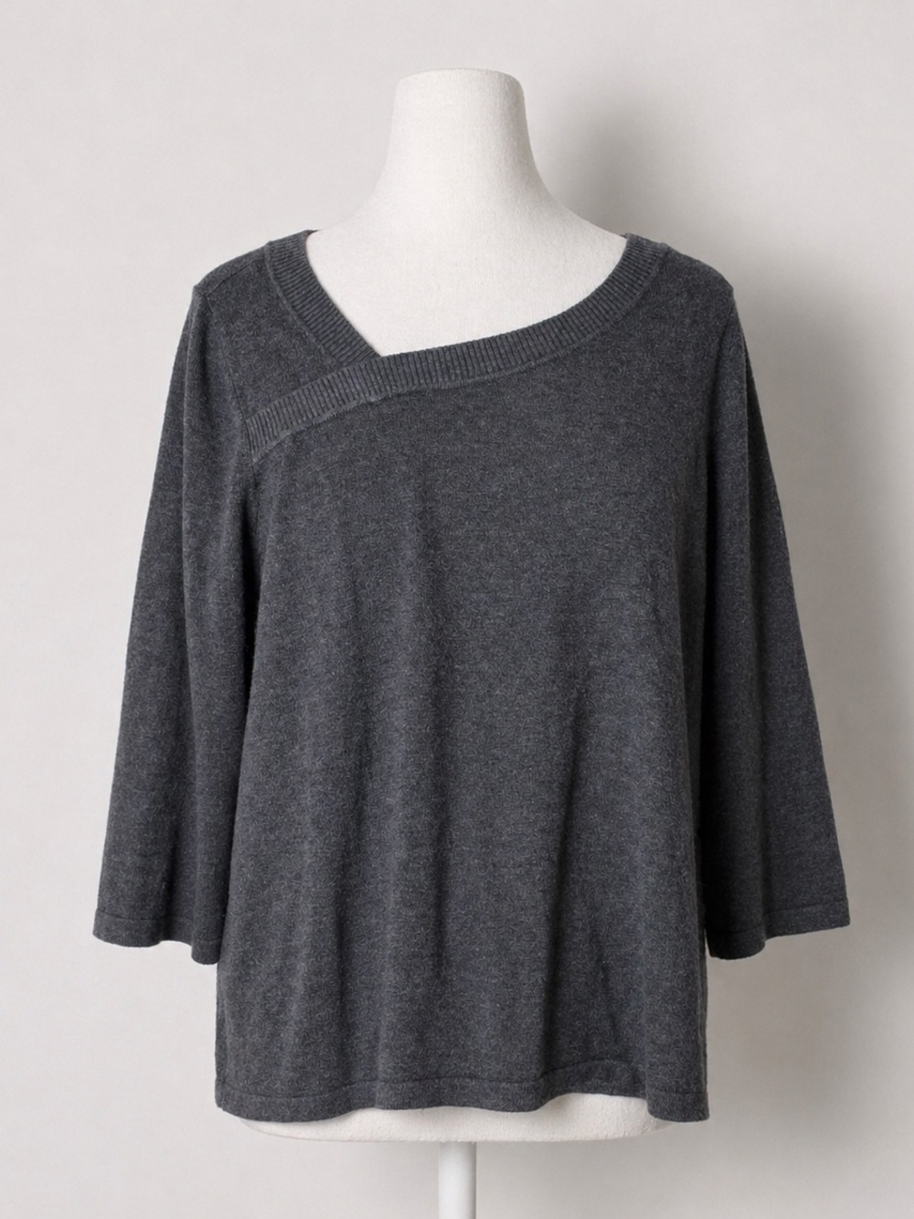 Chicos Sweater Size L (2) Pullover Asymmetric Neckline Grey 3/4 Slv Nice!